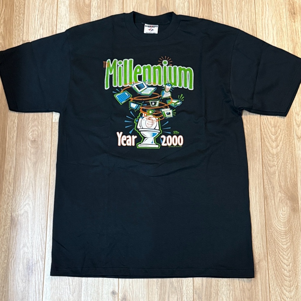 NWOT Black Millennium Year 2000 Graphic T-Shirt